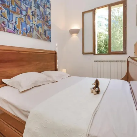 Prázdninový dům Four Bedroom Holiday In Farinole *