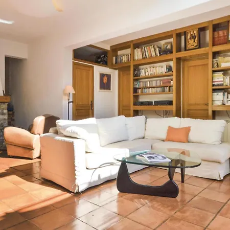 Four Bedroom Holiday In Farinole *