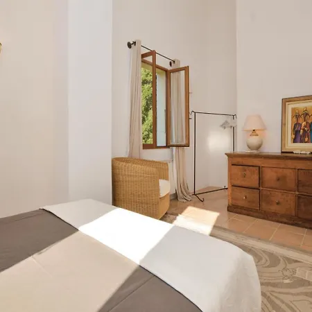 Four Bedroom Holiday In Farinole