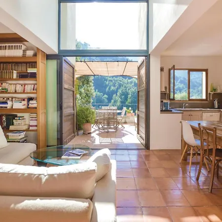 Four Bedroom Holiday In Farinole