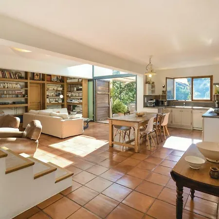 Four Bedroom Holiday In Farinole Braccolaccia