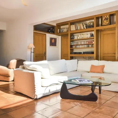 Four Bedroom Holiday In Farinole