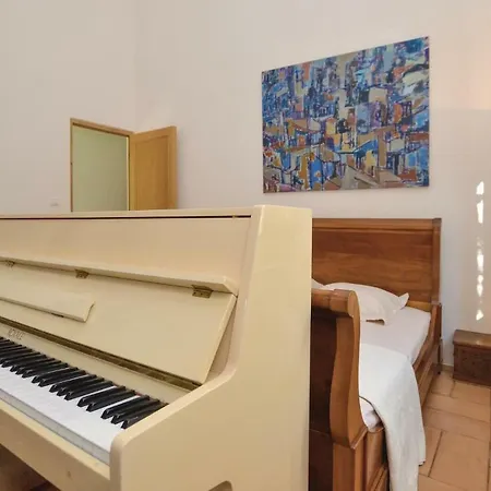 Four Bedroom Holiday In Farinole Braccolaccia